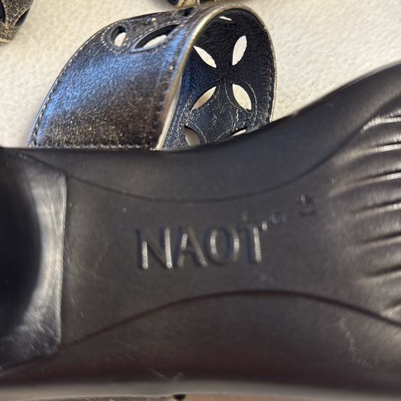Naot Double Strap Sandals Women sz 41 Silverish studded Leather Comfort Wedge - Picture 5 of 6